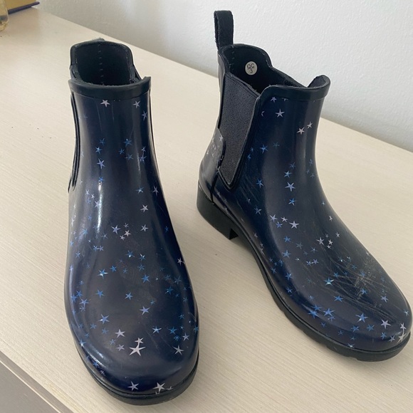 Boots - Picture 2 of 3